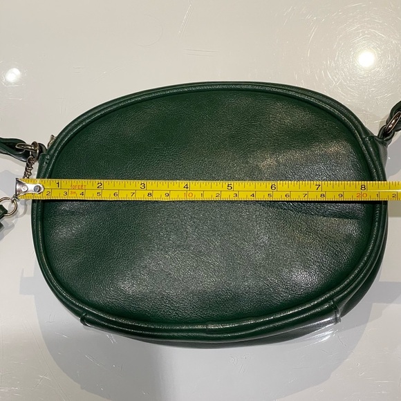 *NEW* Forever 21 Green Oval Crossbody / Shoulder Bag / Purse with Tassel - Picture 9 of 12